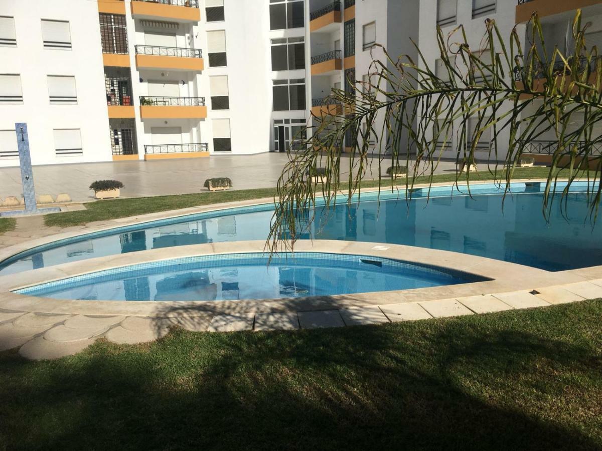 Quiet Apartment Overlooking The Swimming Pool Armação de Pêra Zewnętrze zdjęcie