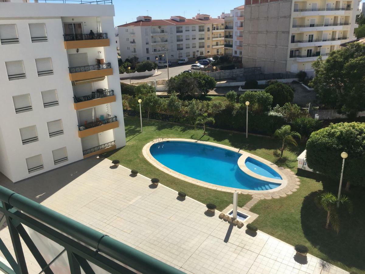 Quiet Apartment Overlooking The Swimming Pool Armação de Pêra Zewnętrze zdjęcie